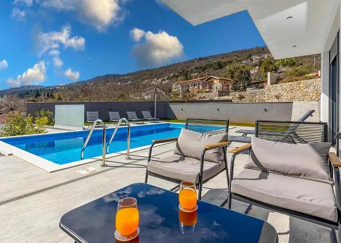 Amazing In With Sauna Lovran